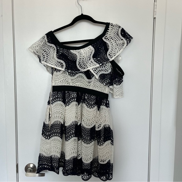 Self Portrait off shoulder asymmetrical mini dress. - Picture 4 of 7